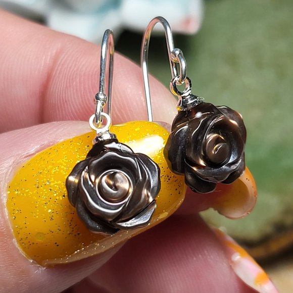 Gorgeous Timeless Natural Chocolate Brown Rose Carved Shell Earings - Picture 15 of 15
